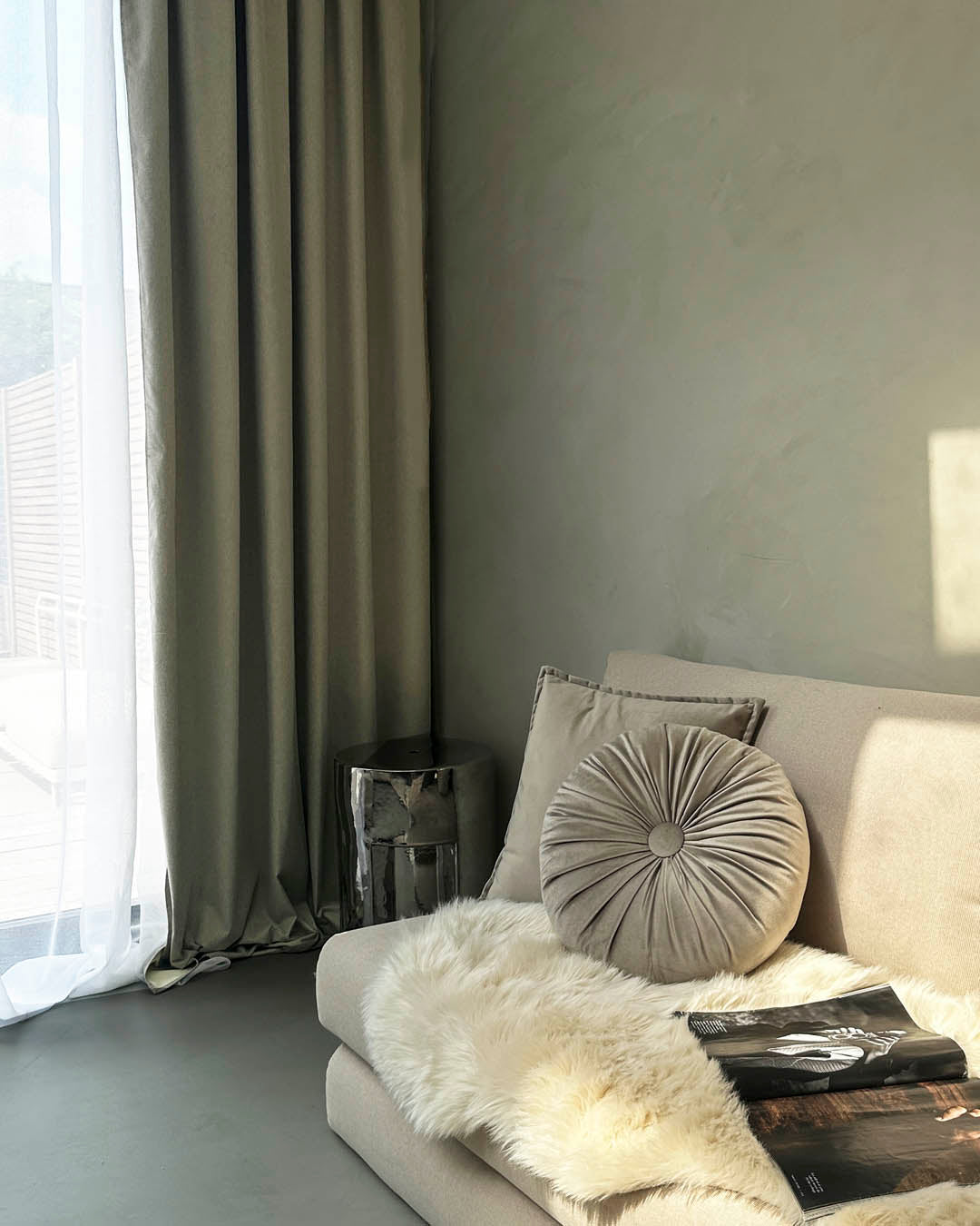 HOOMstyle Kant en Klaar gordijn Moon - 100% Verduisterend - Met Plooiband